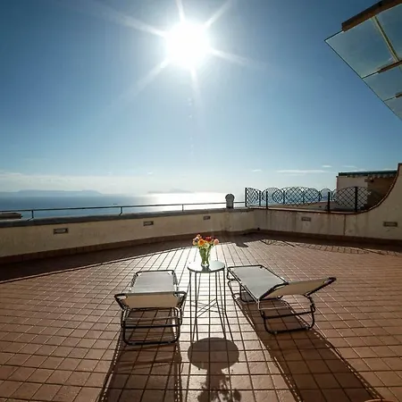 Vomero Roof Bed & Breakfast 2*