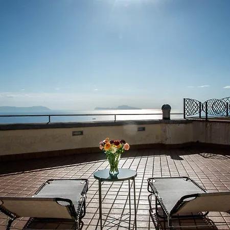 Oda ve Kahvaltı Vomero Roof Napoli