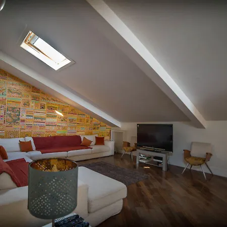 Oda ve Kahvaltı Vomero Roof 2*